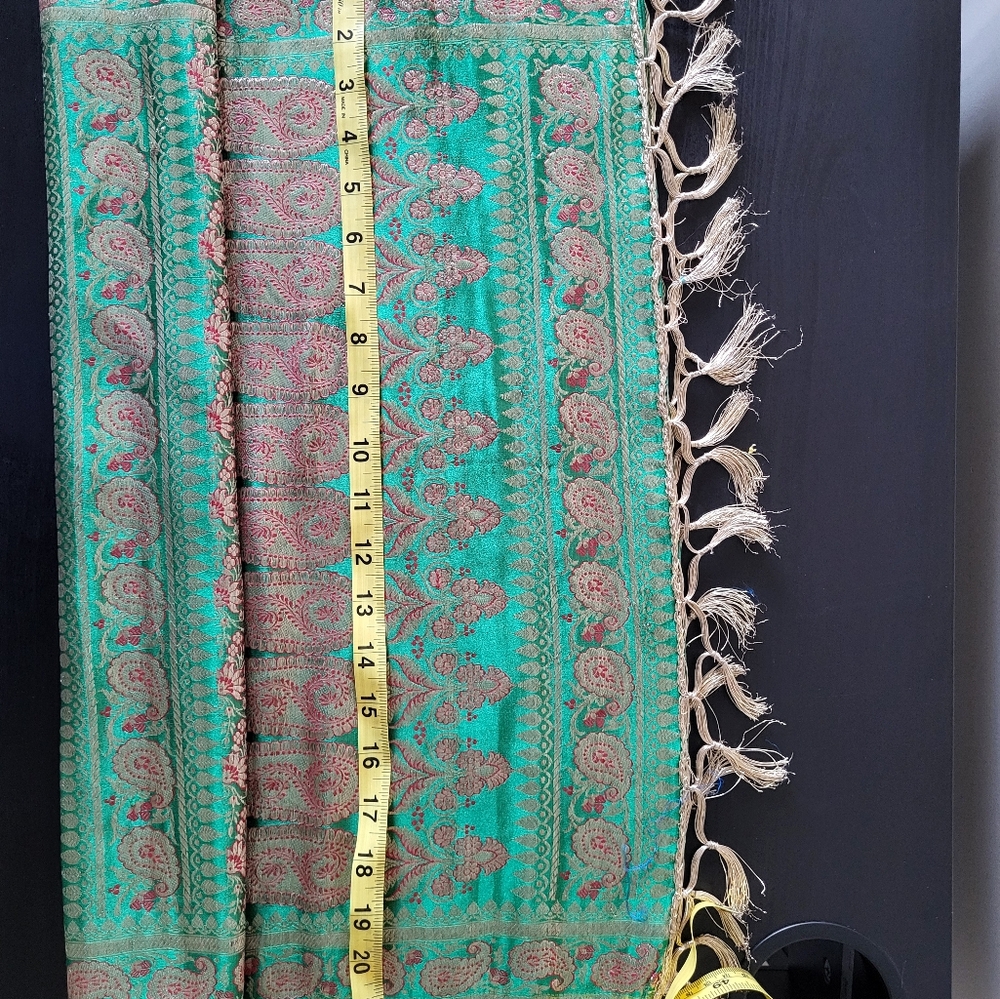 SILK Woven Table Runner - NWOT - Picture 8 of 8